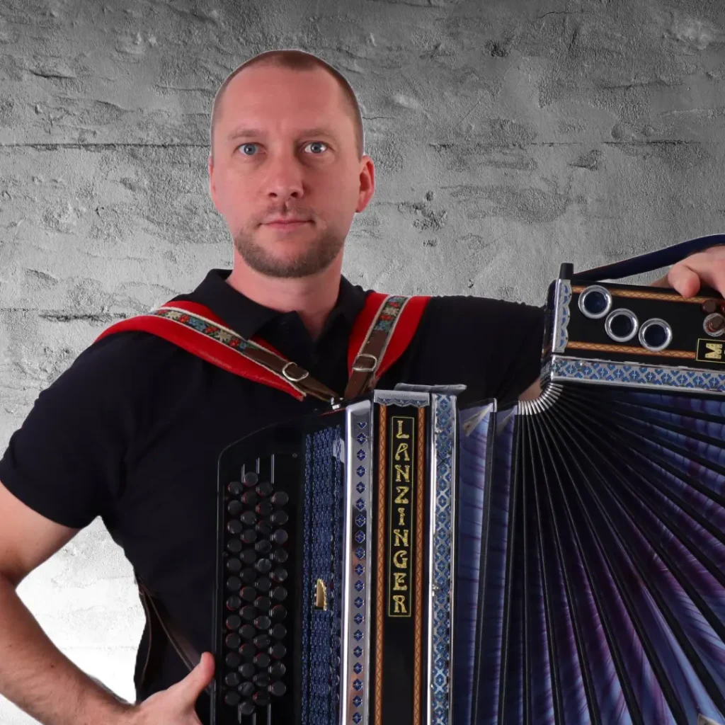 #najem #harmonikarja #najemharmonikarja najem harmonikarja matica #maticceglar najem harmonikarja matica #harmonikar #najemharmonikarjacena #harmonikar #ugodno #ugodennajemharmonikarja #matic #harmonikarmatic #harmonika #harmonikarzazabavo #harmonikarzacago #harmonikarzamlaj #najemharmonikarjazamlaj #EkipaTutaSoS #SpoznajteNas #ONas