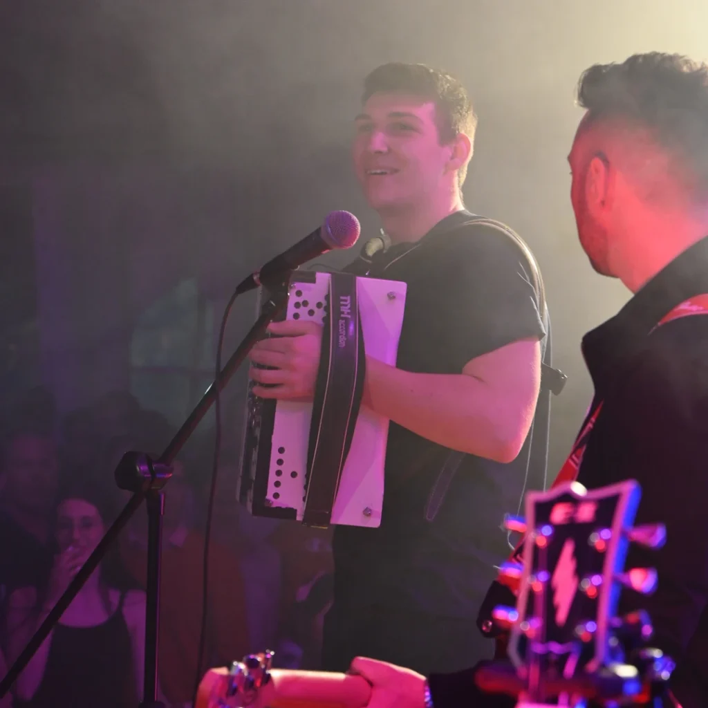 #harmonikar #domen #osterman #domenosterman #harmonikardomen #najemharmonikar #harmonikarnajem #najemhramonikarja #harmonikarzarojstnidan #najemharmonikarjazarojstnidan #rojstnidan #koncert #mlaj #najemharmonikarjazamlaj #najem
