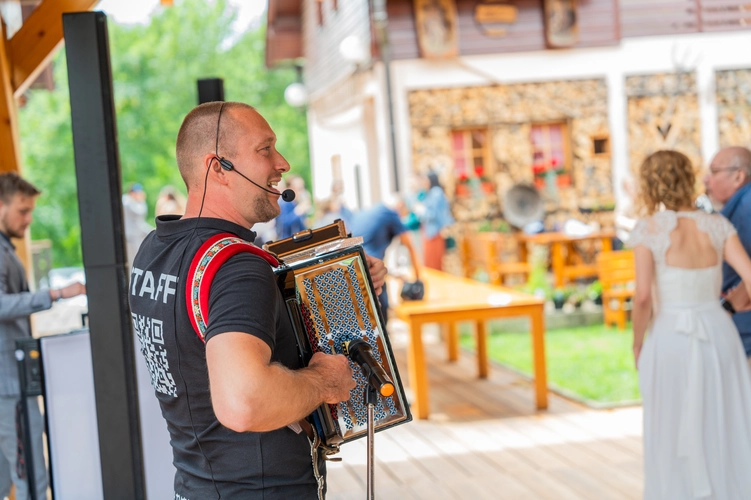 #harmonikar #ekipatutasos #harmonikarmatic #harmonikarzarojstnidan #rojstnidan #poroke #poroka #harmonikarzaporoko #porocniharmonikar #harmonikarzadogodke #dogodek #praznovanje #mlaj #harmonikarzamlaj #zabava #harmonikar #najem #najemharmonikarja #najemharmonikar #maticceglar